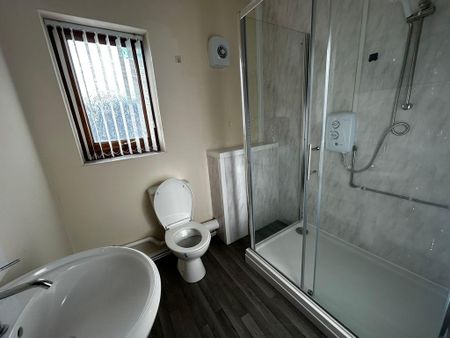 Queens Court, Neath - Photo 4