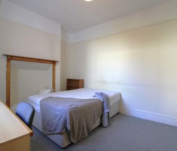 Room in a Shared House, Queens Park Road, BN2 - Photo 2
