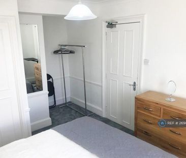 1 bedroom in a house share to rent - Photo 5