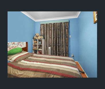 BEAUTIFULLY PRESENTED FAMILY HOME !!! - Photo 4