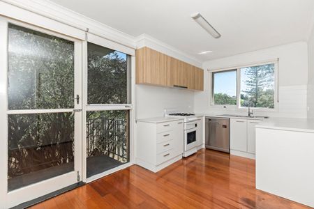 2/343 Doncaster Road, Balwyn North VIC 3104 - Photo 5