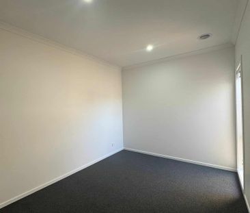 6 Arvo Way, Berwick VIC 3806 - House For Rent | Domain - Photo 5