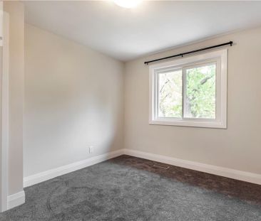 2373 BARCLAY Road, Burlington, Ontario, L7R2B7 - Photo 5