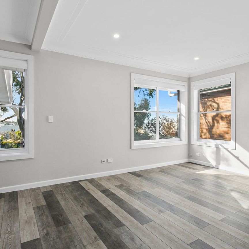 Stunning Fully Renovated Duplex! 🌟 - Photo 1