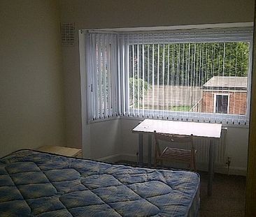 FOUR BEDROOM-2 BATHROOMS-NEWLY REFURBISHED-5 MINS FROM BCU-£80 P/W... - Photo 3