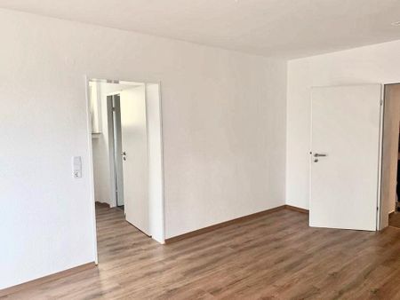 Offenbach: Großzügige 2-Zim-Wohnung (68 m²) mit Balkon und Aufzug - Photo 3