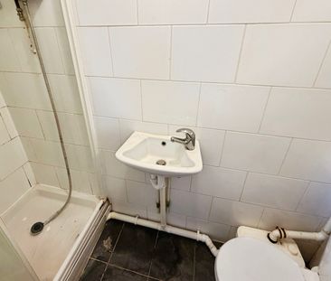 One-Bedroom Studio - Photo 4