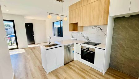 Brand New 2.5-Bedroom Double-Storey Home! - Photo 4