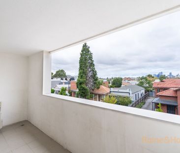 Stylish Inner-City Living in an Unbeatable Location - Photo 2