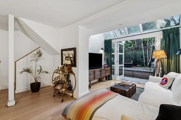 2 bedroom maisonette to rent - Photo 1