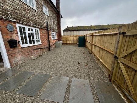 3 bedroom semi-detached house to rent - Photo 3