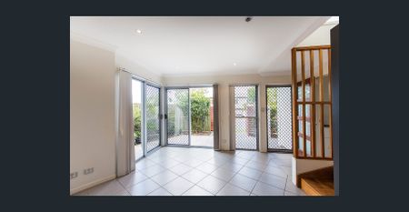 Executive Townhouse in Morningside - Photo 2