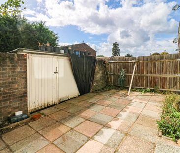 4 bedroom maisonette to rent - Photo 2