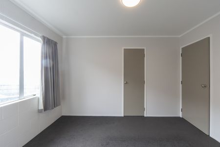 Charming 2-Bedroom Apartment in Hamilton - Photo 5
