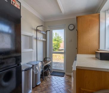 3 bedroom semi-detached house to rent - Photo 6