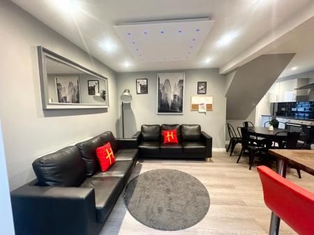 6 Bedroom Student Home - 12 Godden Road, UKC - Photo 1