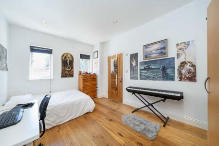 4 bedroom flat to rent - Photo 4