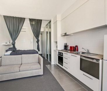 Air-conditioned studio apartment with city views. Great lifestyle l... - Photo 3