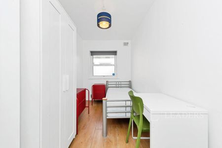 4 bedroom terraced house to rent - Photo 5