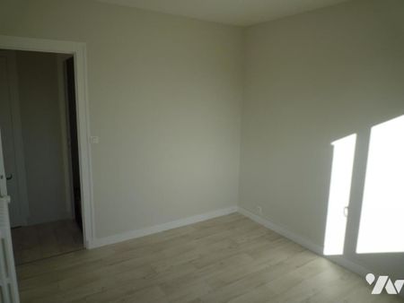 Loue Appartement à Rezé Pont Rousseau T2 rdc - cave et parking extérieur - Photo 3