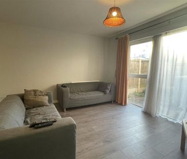 3 bedroom end of terrace house to rent - Photo 1