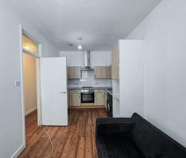 2 bedroom semi-detached house to rent - Photo 2