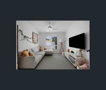 Stylish Family Home with Pool in Prime Arundel Location ... - Photo 3