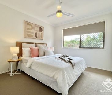 Spacious renovated 3 Bedrooms Townhouse in a very convenient location - Photo 5