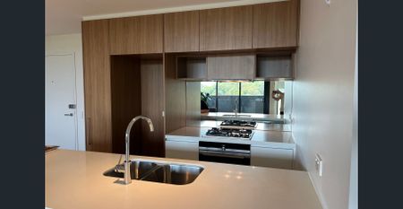 Spacious 2-Bedroom Apartment in Prime Location - Photo 5