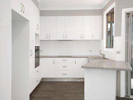 2/166 Rothery Street, Bellambi NSW 2518 - Townhouse For Rent | Domain - Photo 2