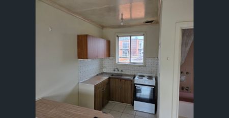 Neat flat in the heart of Footscray - Photo 2