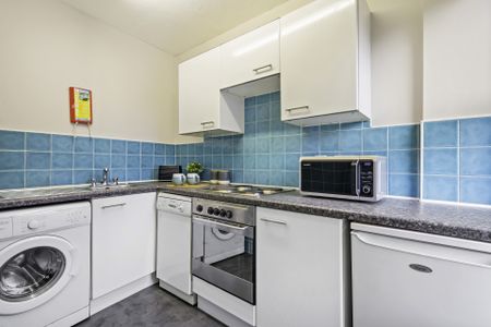 2 MOOR VIEW Leeds - LS6 1AQ - Photo 4