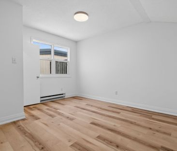 For Lease - 103 Thomas Street Unit# 104, Oakville, Ontario - Photo 2