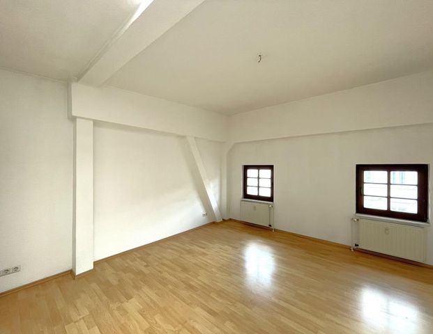 zentrale Dachgeschosswohnung - Optional mit EBK + Aufzug enthalten - Foto 1