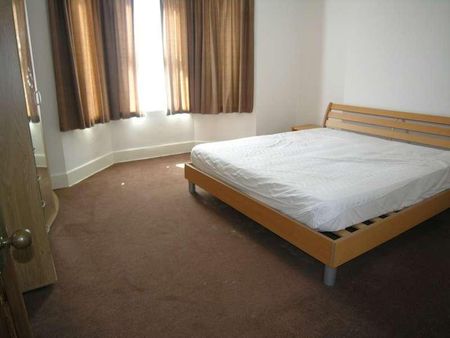 Bedroom Detached House In Charminster, BH9 - Photo 3