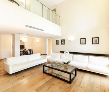 COLLINA D'ORO - LUSSUOSO DUPLEX ARREDATO CON GIARDINO, SERVIZI ALBE... - Photo 2