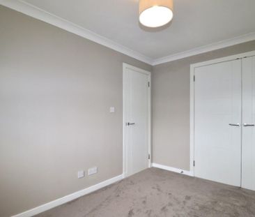 2 bedroom semi-detached house to rent - Photo 6