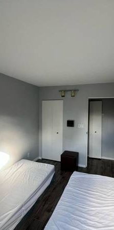 2 Beds in 1 room with 2 Baths sharing townhouse - Photo 1