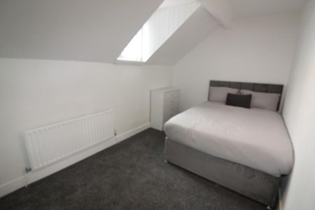 1 bedroom in a house share to rent - Photo 2