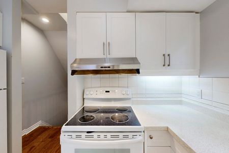 For Lease - 129A Winchester Street, Toronto, Ontario - Photo 4