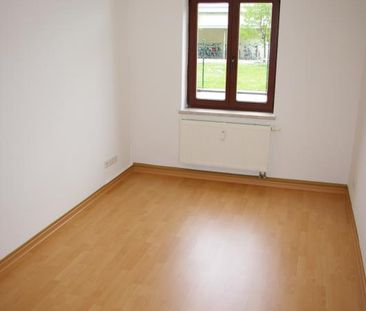 Helle, freundliche 2-Zimmerwohnung mit Laminatfußboden ! - Photo 2