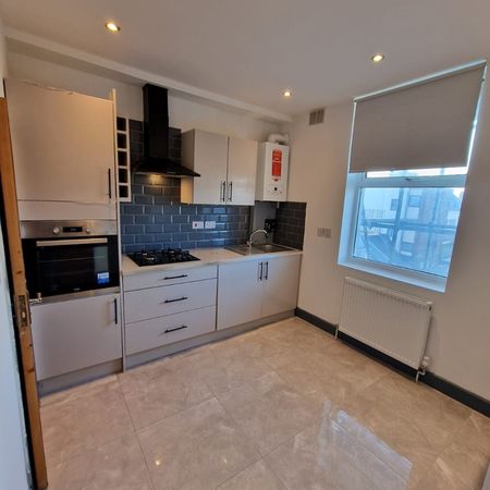 2 Bed Flat, Upper Tooting Road, SW17 - Photo 3