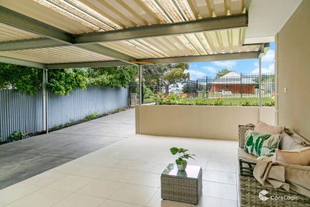 “PERFECT LOCATION RECENTLY RENOVATED” - Photo 5