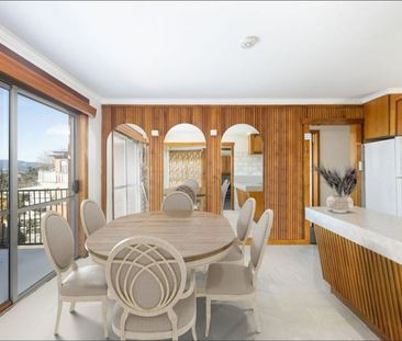 Spacious Three-Bedroom Home - Photo 3