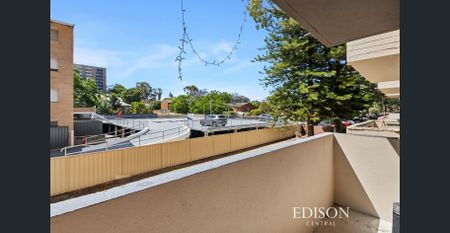 Modern One-Bedroom Apartment in Secure Complex – Unbeatable Location! - Photo 4