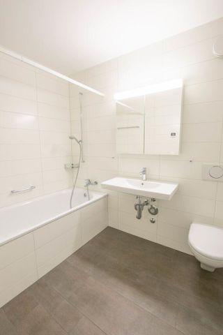 Appartement de 2,5 pièces au rez-de-chaussée avec sièges directement sur la Schüssinsel - Foto 3