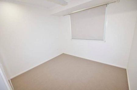 4 BEDROOM FAMILY HOME IN EIMEO - Photo 2