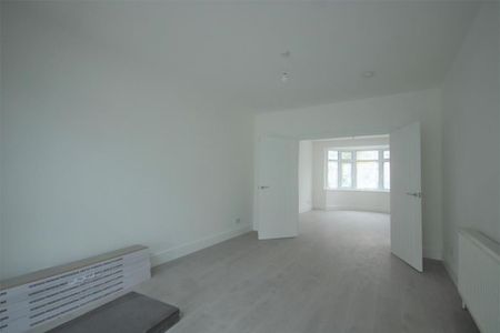 5 bedroom semi-detached house to rent - Photo 3