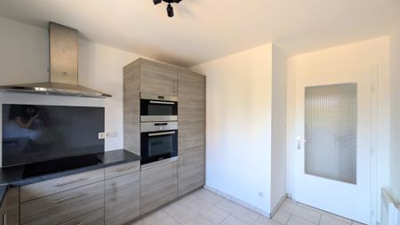 Location Appartement 3 pièces 76m² ILLKIRCH GRAFFENSTADEN 67400 - Photo 4