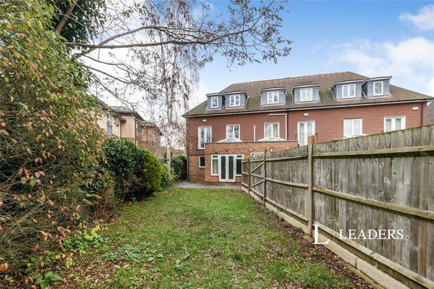 5 bedroom semi-detached house to rent - Photo 1